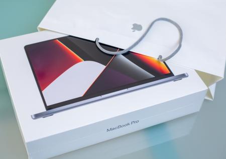Москвич урвал три мощных ноутбука Apple по 369 рублей за штуку