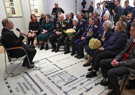 Путин пообещал решить проблему с документами на могилу Кутузова