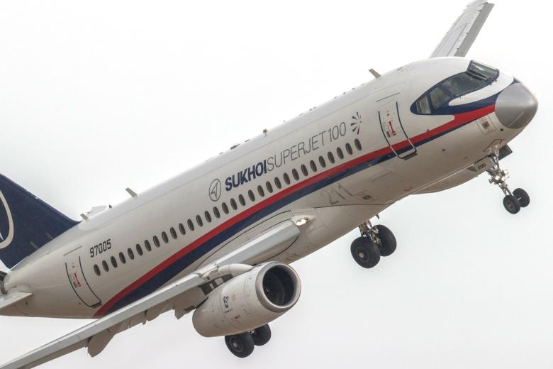 Лайнер Sukhoi Superjet 100