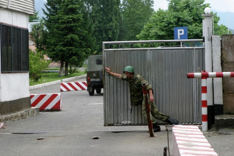 Контрольно-пропускной пункт расположенной в Батуми 12-й военной базы Группы российских войск в Закавказье