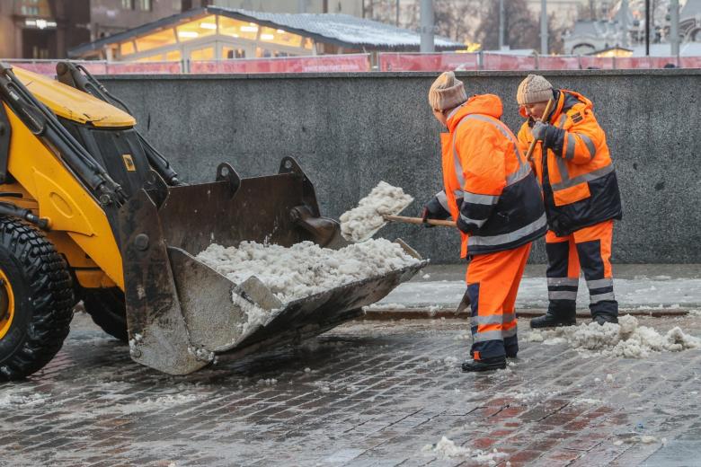 Сотрудники коммунальной службы