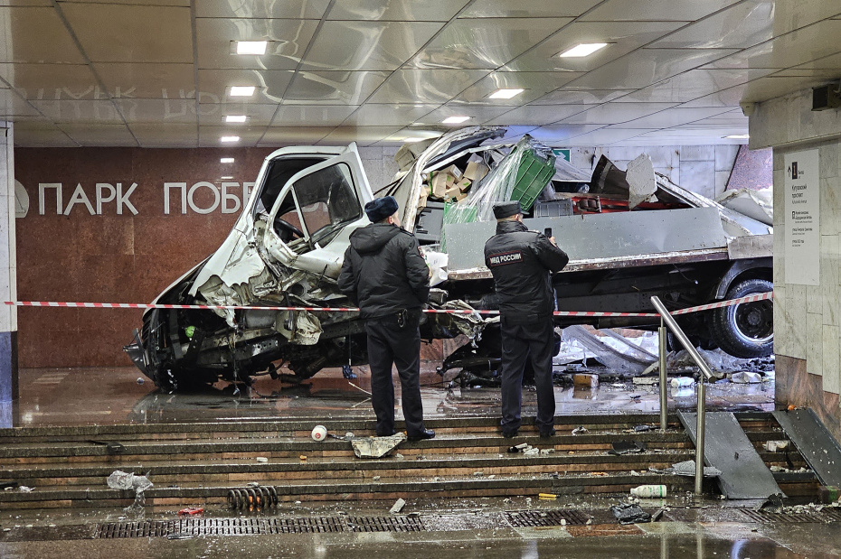 Приемные родители-педофилы и таран «Газели» в метро: громкие ЧП за день