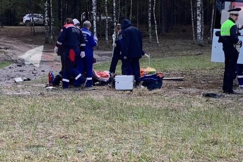 Фото с места взрыва автомобиля российского писателя Захара Прилепина