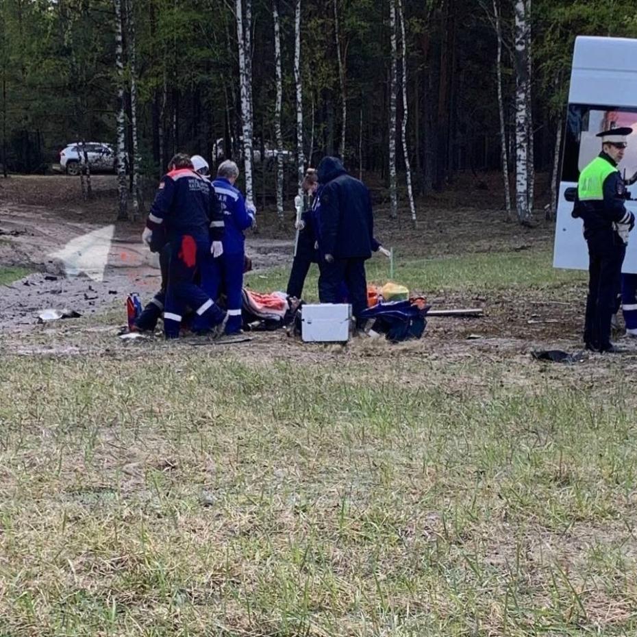 Фото с места взрыва автомобиля российского писателя Захара Прилепина