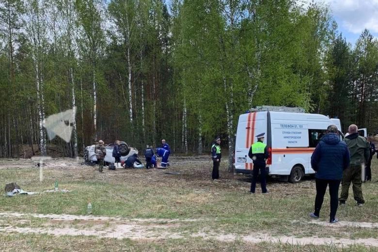 Фото с места взрыва автомобиля российского писателя Захара Прилепина