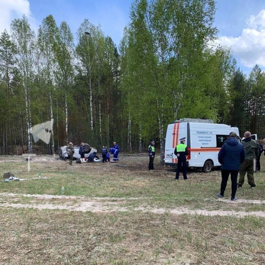 Фото с места взрыва автомобиля российского писателя Захара Прилепина