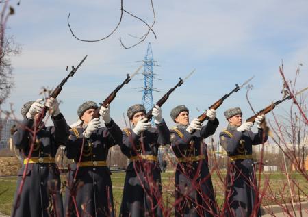 Семьи погибших в боевых действиях росгвардейцев получат денежную помощь