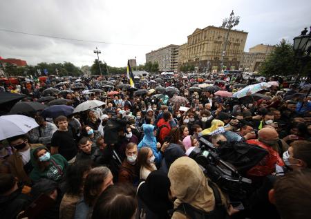 Протесты в Москве: в центре столицы задерживали всех подряд