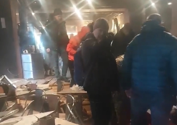 Место взрыва в Санкт-Петербурге в кафе на Университетской набережной