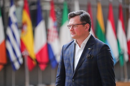 Кулеба: ситуация для украинских войск в Донбассе «чрезвычайно плоха»