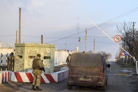 Погранслужба Украины нашла в грузовике с песком 13 уклонистов