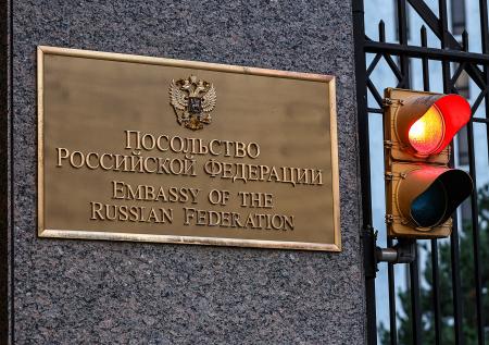 «Живут в мире грез»: посольство России о миллиардной помощи Украине от США