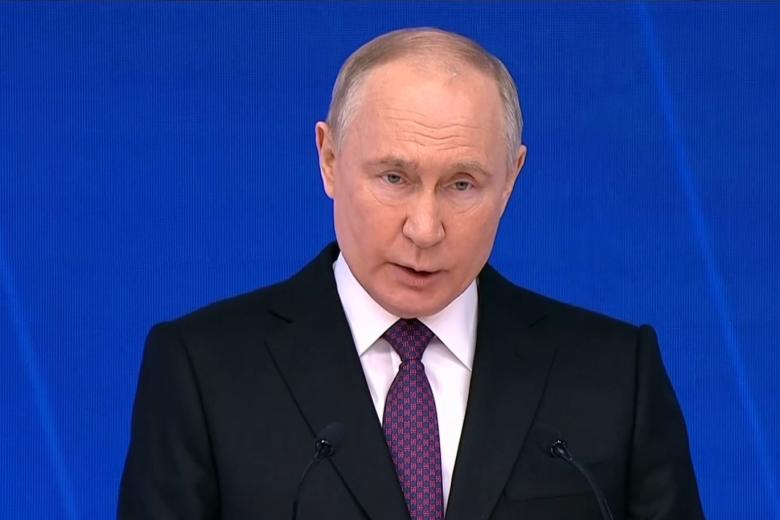 Президент РФ Владимир Путин во время выступления с ежегодным посланием Федеральному собранию РФ