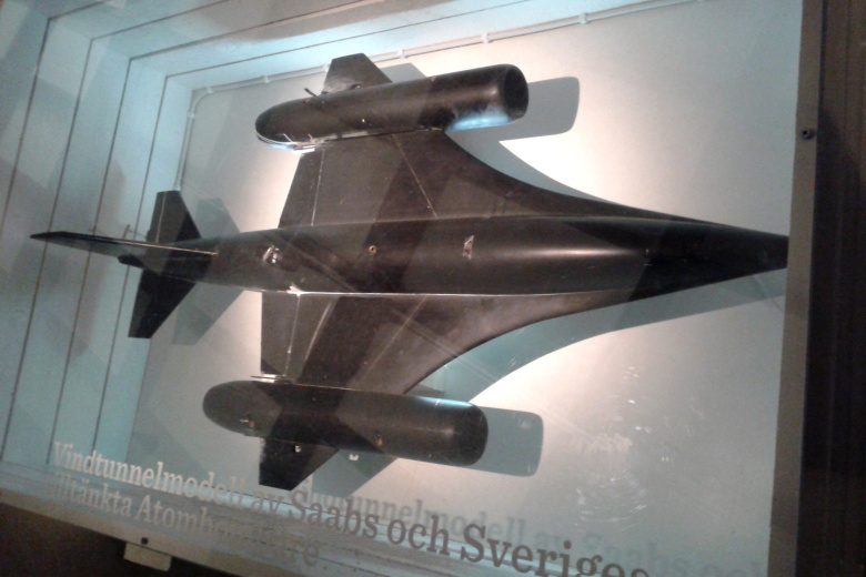 Сааб 36 «Волк» (швед. Saab 36 Vargen) - сверхзвуковой бомбардировщик, разрабатывавшийся компанией Saab в 1950-х годах
