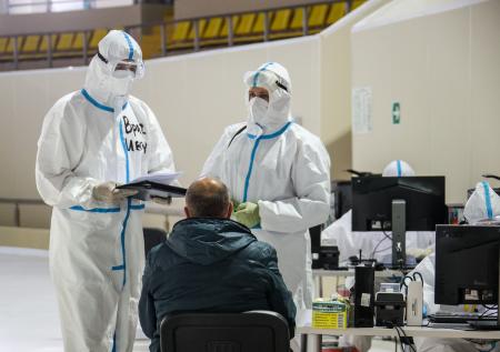В России выявили 32 974 новых случая заражения COVID