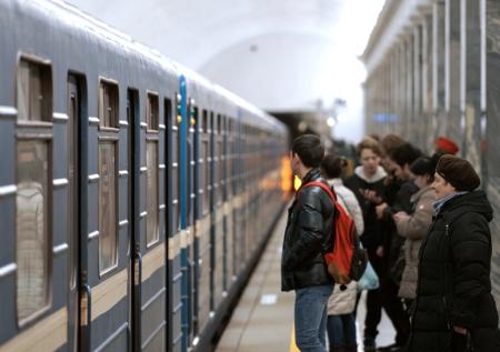 В метро Петербурга не стали вызывать скорую девушке с разбитой головой