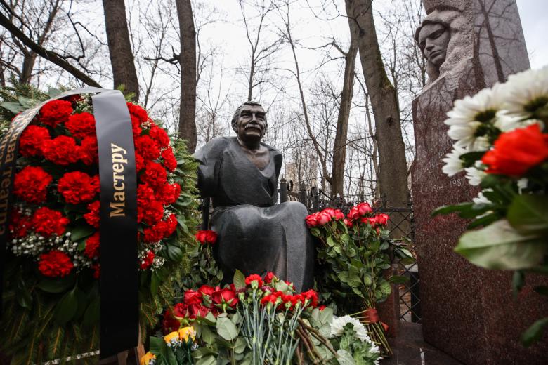 Памятник актёру Армену Джигарханяну