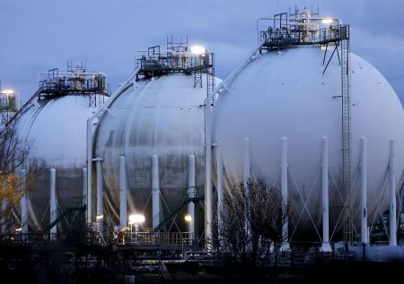 Запасы газа в европейских хранилищах упали до рекордного уровня