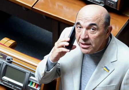Рабинович назвал преступлением лишение депутатов права говорить на русском