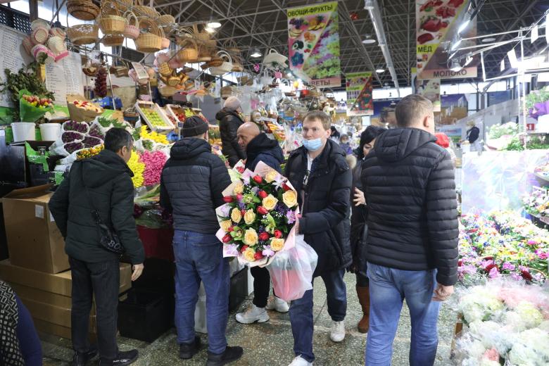 Цветы с прилавков на Рижском рынке 