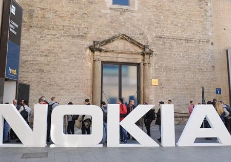 Анонс Nokia 9 с пятью камерами отложен