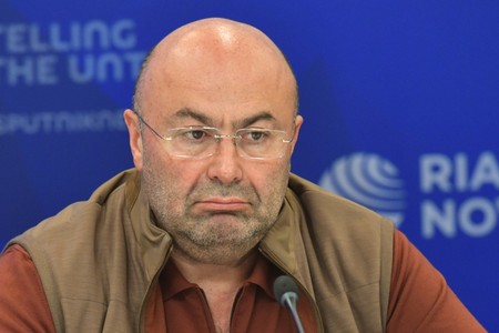 Экс-министра и бизнесмена обвинили в нападении на девушку с топором