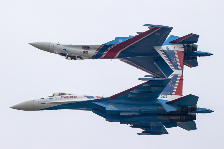 Группа высшего пилотажа «Русские витязи» на самолетах Су-35С