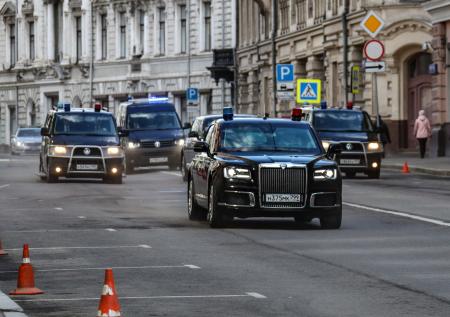 Кортеж с мигалками из Внуково-2 выдвинулся к центру Москвы