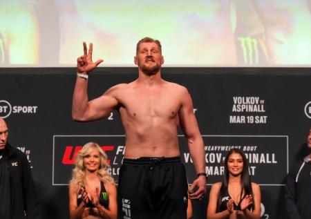 Российский боец Волков второй раз подряд победил на UFC