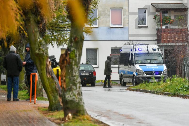 Польша. Люблинское воеводство. Полиция и сотрудники спецслужб проводят оперативные действия у деревни Пшеводув, где в результате взрыва ракеты погибли два человека, 16.11.2022