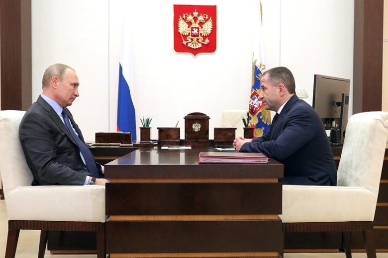 Президент РФ Владимир Путин и Послом России в Белоруссии Михаилом Бабичем