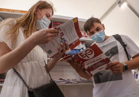Набравшая 400 балов выпускница оценила сокращение ЕГЭ на час