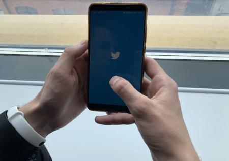 Cуд утвердил многомиллионный штраф для Twitter, Facebook и WhatsApp