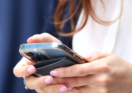 Россиян попросили не подключаться к Wi-Fi в ресторанах и кафе