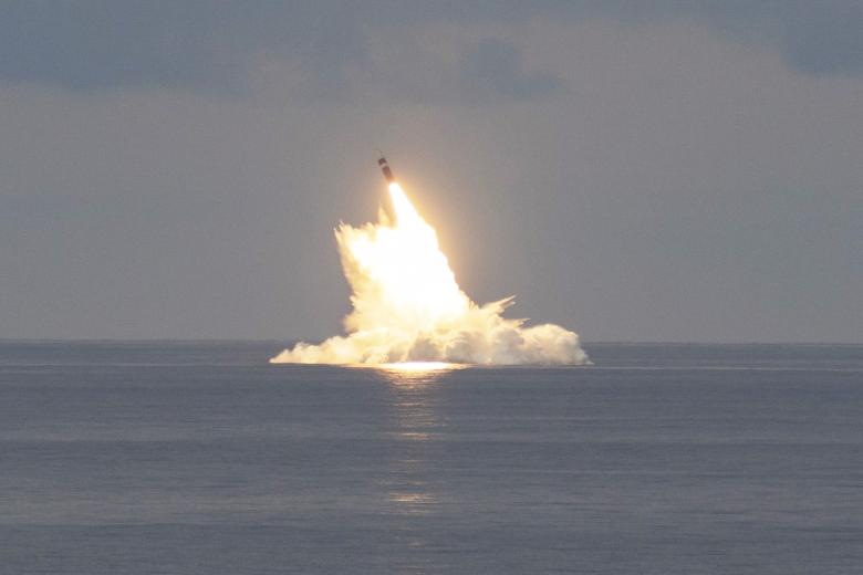 Пуск межконтинентальной баллистической ракеты Trident 2