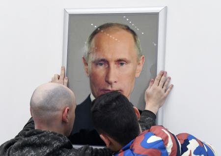 «Мне позвонил президент»: как войти в штаб Путина, платят ли там деньги