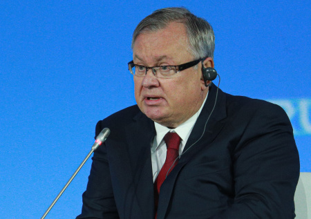 Глава ВТБ Костин спрогнозировал спад ВВП России в 2022 году более чем на 8%