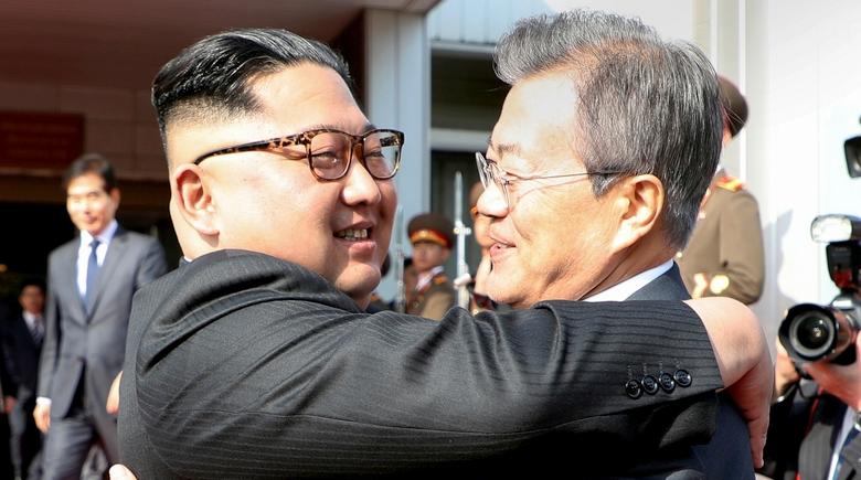 Президент Южной Кореи Мун Чжэ Ин и лидер Северной Кореи Кин Чен Ын
