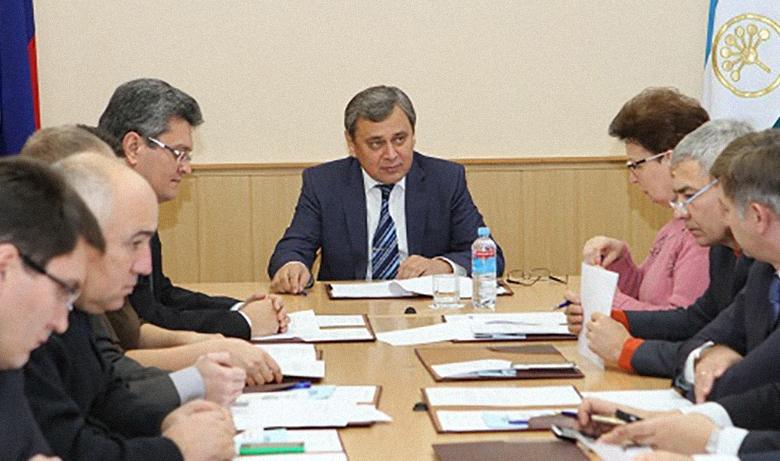 Хайдар Валеев (в центре)