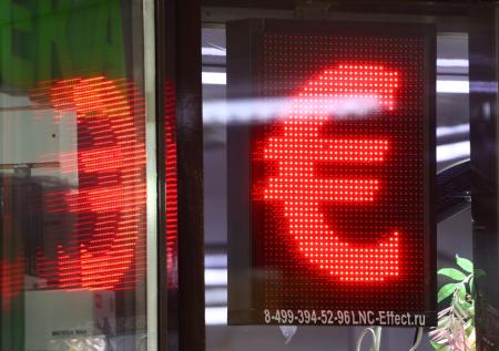 Евро взлетел выше 62 рублей