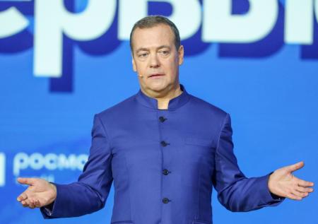 «Взыщем обязательно»: Медведев пригрозил наказанием за ущерб России