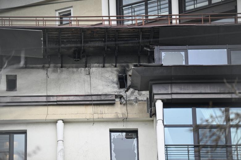 Дом в Резервном проезде Москвы, поврежденный из-за падения обломков сбитого БПЛА
