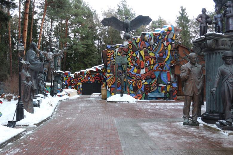 Дача в Переделкино, центральная аллея