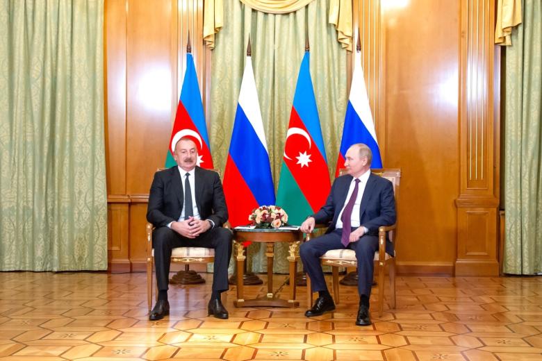 Президент РФ Владимир Путин и президент Азербайджана Ильхам Алиев (справа налево)