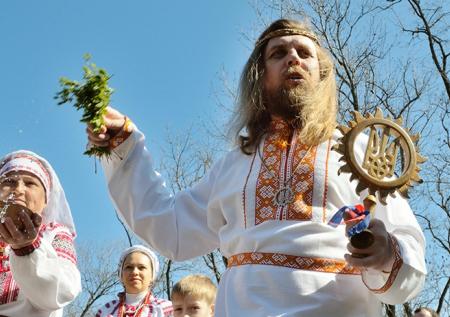 Американцы и россияне становятся язычниками
