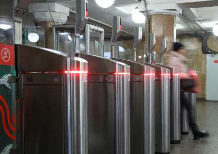 Москвич сломал турникет и вырвался из рук бдительного гражданина
