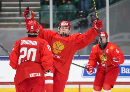 Сборная России по хоккею вышла в четвертьфинал юниорского чемпионата мира