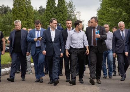 В Раду внесли постановление об увольнении глав Минобороны и СБУ