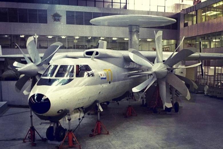 Cамолет Як-44Э
