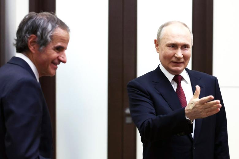 Владимир Путин и Рафаэль Гросси